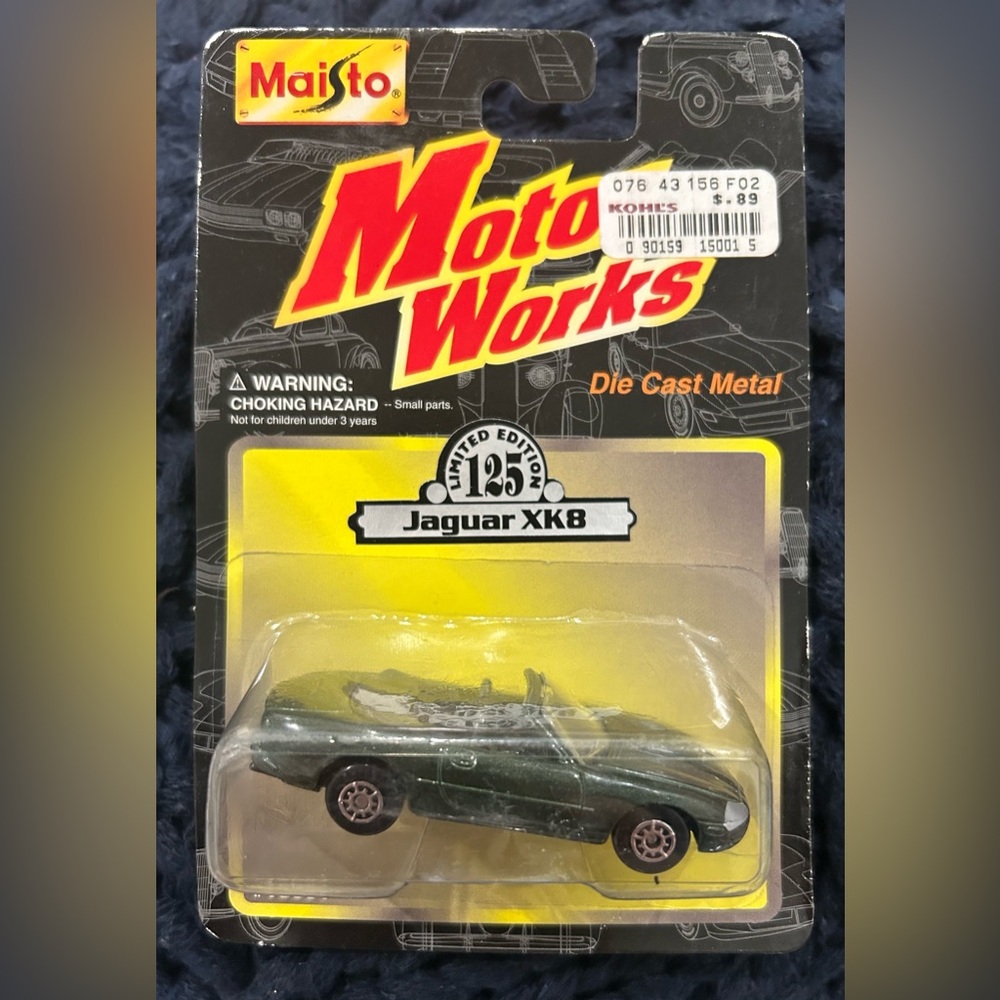 Vintage Maisto Jaguar XK8 Die Cast Car
